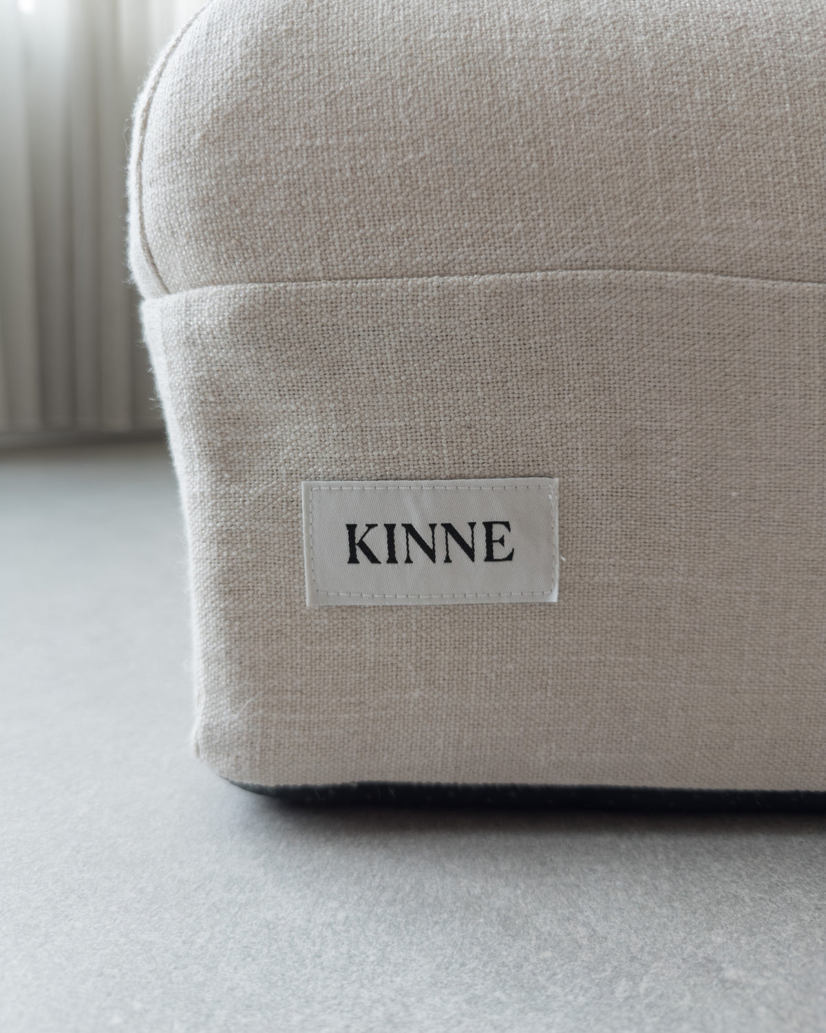 The KINNE label on the side of the cover